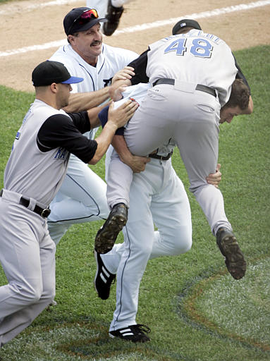 kyle farnsworth kansas city brawl